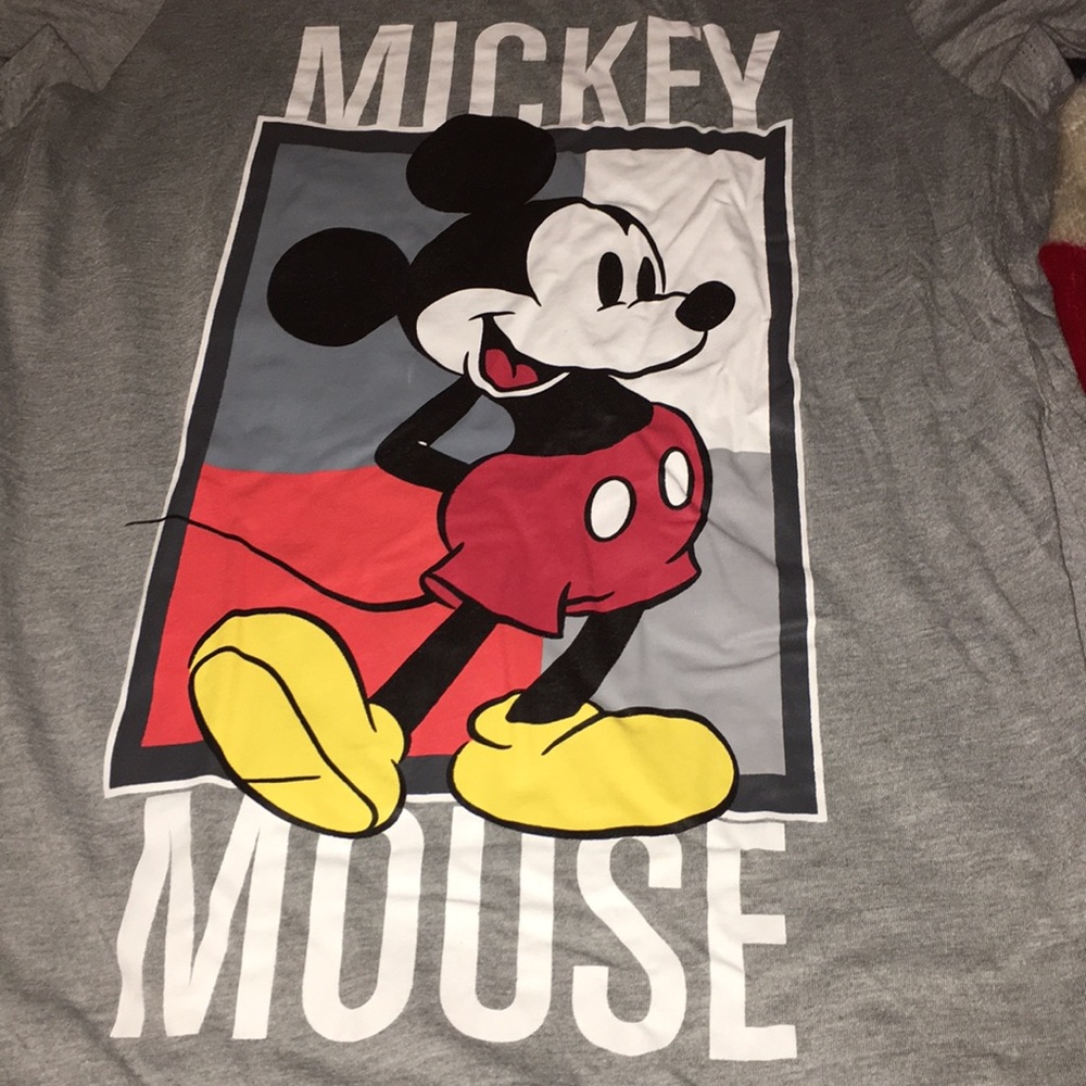 Comfy Mickey Mouse slit shirt